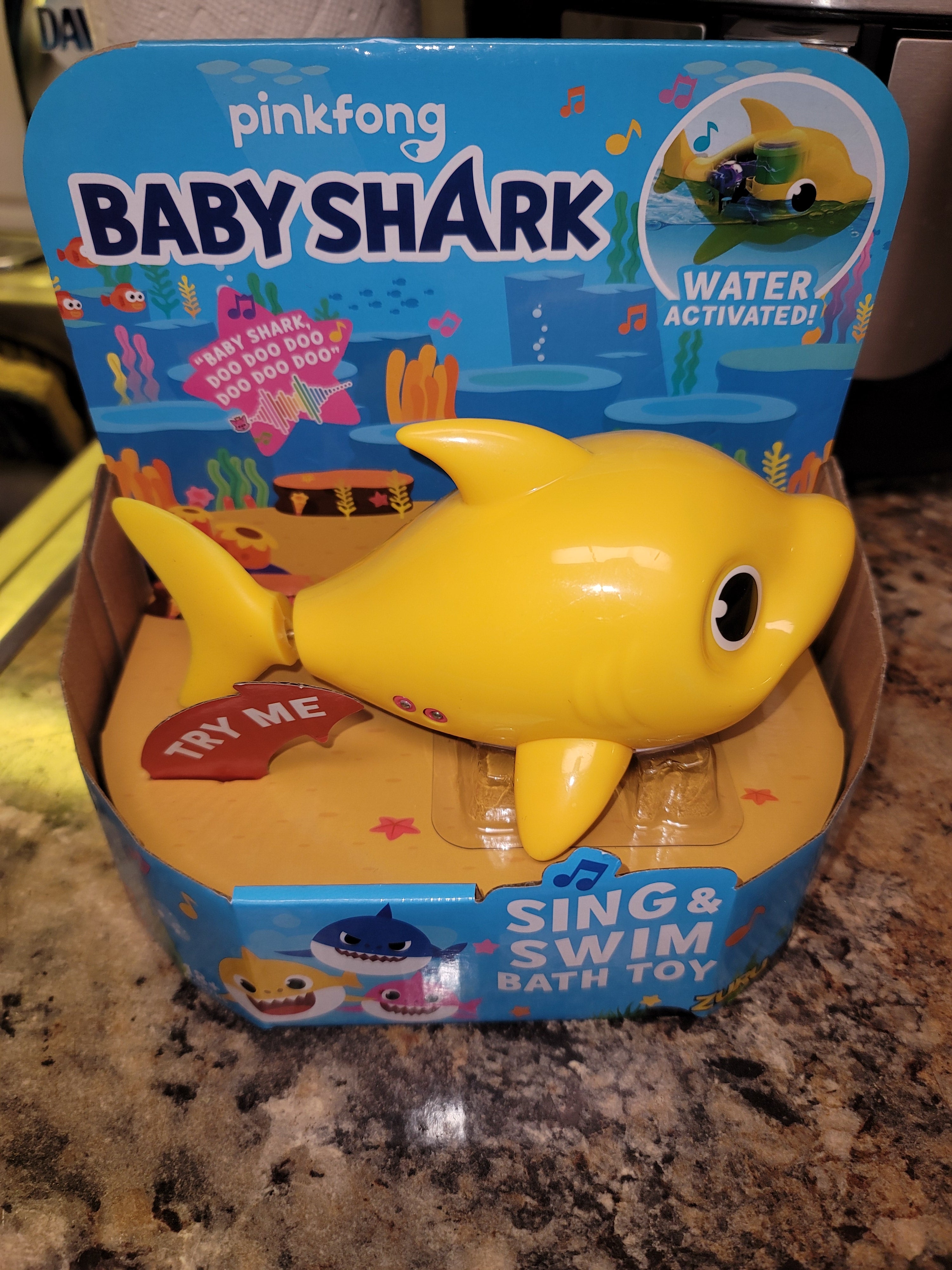 Robo Alive Junior Baby Shark Battery-Powered Sing and Swim Bath Toy by ZURU - Baby Shark (Yellow)